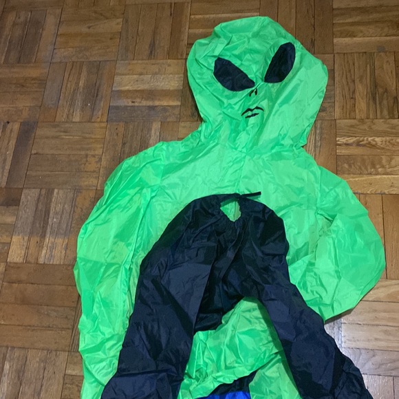Alien Costume - Picture 3 of 6